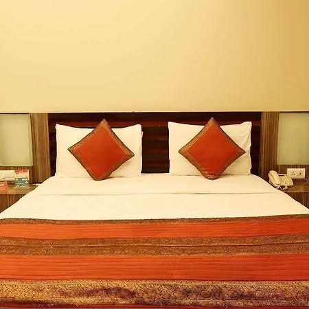 Hotel Oyo Premium Patel Nagar